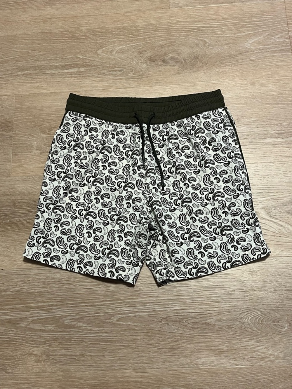 Zara Men’s Paisley Swim Trunks Shorts Dark green and off White Mesh Lined Size L
